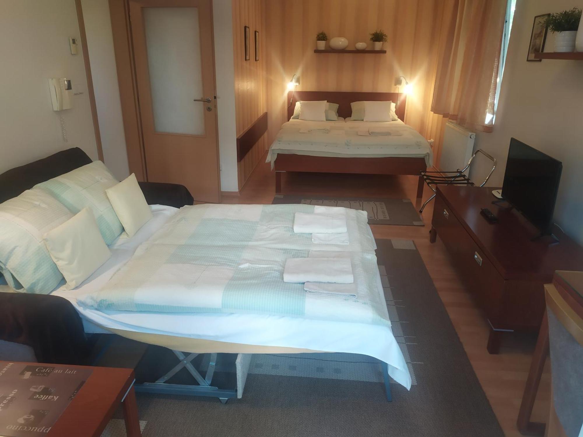Gonda Apartments Hradec Kralove Ngoại thất bức ảnh