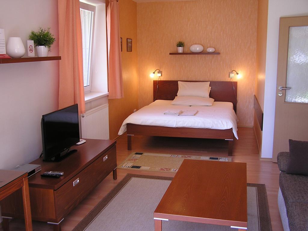 Gonda Apartments Hradec Kralove Ngoại thất bức ảnh