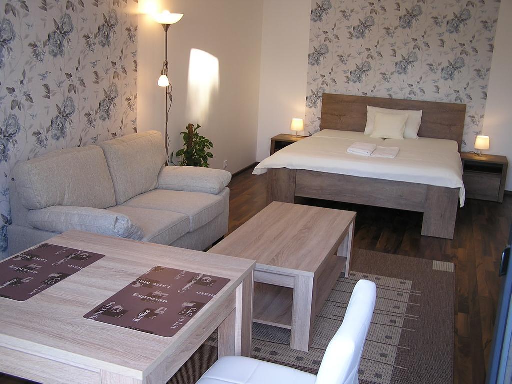 Gonda Apartments Hradec Kralove Ngoại thất bức ảnh