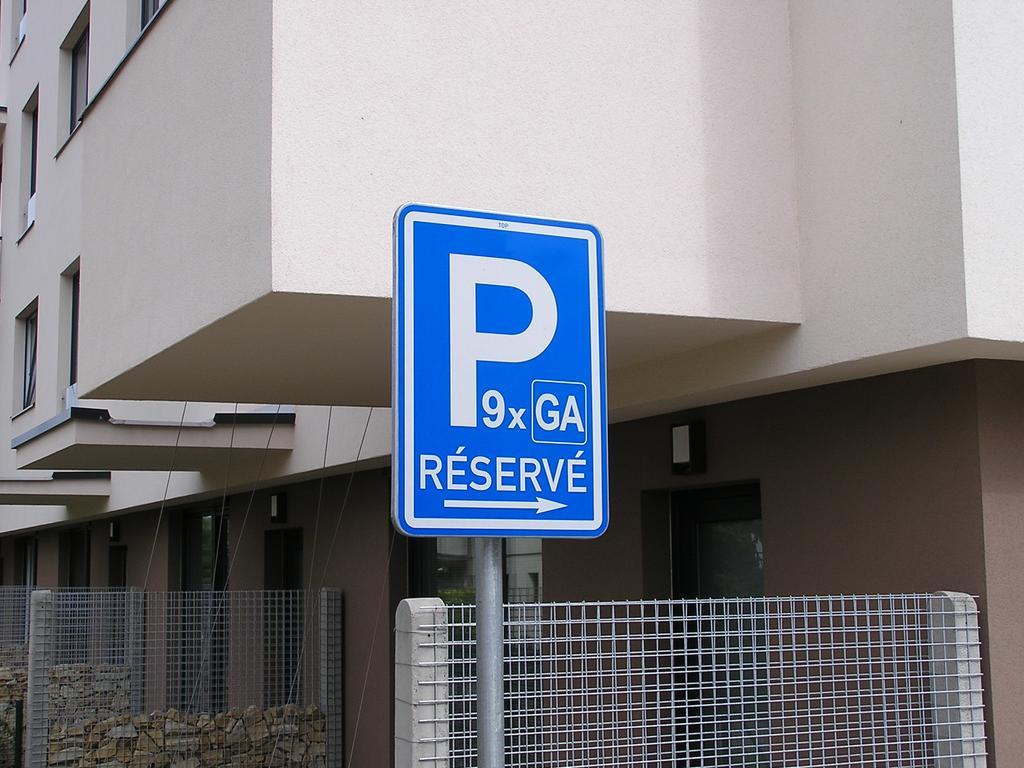 Gonda Apartments Hradec Kralove Ngoại thất bức ảnh
