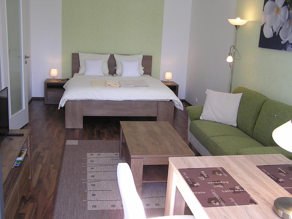 Gonda Apartments Hradec Kralove Ngoại thất bức ảnh