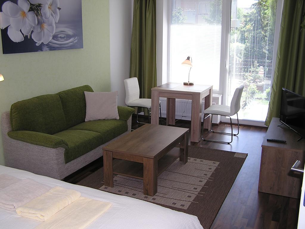 Gonda Apartments Hradec Kralove Ngoại thất bức ảnh